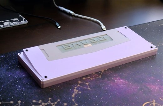 Matrix 8XV 3.0|打完杨戬没过瘾，以至于组了把带眼睛的键盘摆桌子上