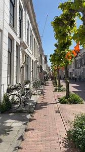 77K views · 528 reactions | Soms wil je gewoon iets anders dan zand en zee. ️ Tijd voor een nieuw avontuur! ➡️ Zierikzee nodigt je uit om de stad te ontdekken met historische straatjes, charmante cafés en verrassende bezienswaardigheden. ✨ | Zeeland Visit | Facebook