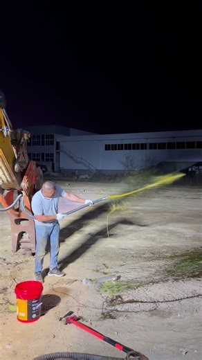 POWERFUL FLOW! Flushing The Hydraulic System Of A Giant Breaker