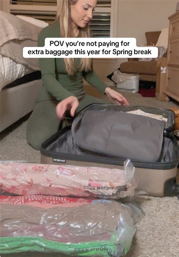 If you’re packing for Spring Break with kids… you NEED this #momhack #travelhacks #familyspringbreak