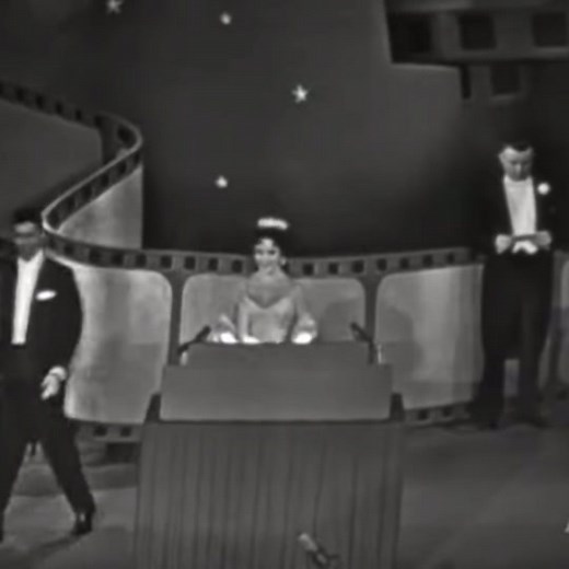 Elizabeth Taylor at the 1957 Oscars #fyp #foryou #50s #60s #vintage #oldhollywood #elizabethtaylor #fashion #icon #actress #film #women