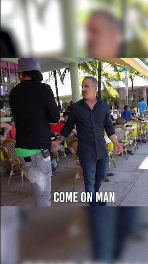 PEEING ON PEOPLE IN PUBLIC ! 🚽💦