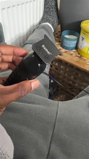 Kemei Trimmer: Perfect for Bald Head Shaving