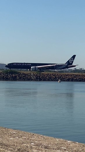 Air New Zealand B777-319ER AKL-SYD Flight with Black Livery and Reverse Thrusters