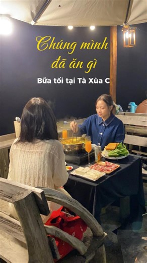 Đấy các bạn hay hỏi ở homestay chúng mình có món gì đặc sản Tây Bắc không ?. Vậy nghe đến món lẩu gà đen vừa mềm, ngon ngọt từ thịt chưa nè. Đã vậy quả view lãng mạn với những ánh đèn vàng buổi tối tại home sẽ khiến bạn thấy ấm áp hơn đó nhaa 😝 #TaXua #Laugaden #ChillTaXua #Foodie #TravelVietnam | Homestay Tà Xùa C