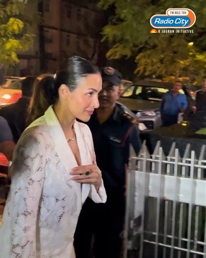 #watch: Malaika Arora was spotted at Hakkasan in Bandra #MalaikaArora #malaikaaroraofficial #malaika #malaikaarorakhan #malaikaarorafans #malaikaarorayoga #bollywood #viralvideo #viralpost #post #trendingpost #trendingvideo #celebrity #CelebSpotted #mumbai #entertainment #entertainmentnews #radiocityentertainment #RadioCity | Radio City
