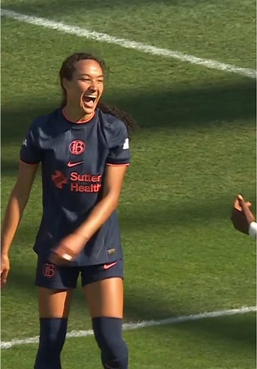 Incredible Goal by Alyssa Malonson from an Impossible Angle