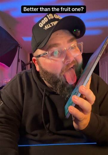 The nxtpaper 11 tablet from TCL lets you use it longer thanks to it paper like display which cuts out 61% of blue light #tclnxtpaper11 #tcltablet #tcl