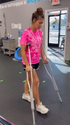 1.7K views · 18 reactions | At CORA, we help athletes do what they love again.  From first steps to full jumps, this volleyball player’s recovery shows what’s possible with expert guidance from DPTs Sam Chen and Jordan Andrews. Find a CORA location near you: https://heyor.ca/jfew98 #CORApt #ACLRecoveryJourney #BackInAction #TeamCORA #PhysicalTherapy | CORA Physical Therapy | Facebook