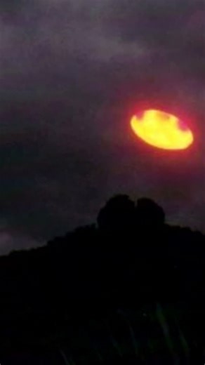 Ancient Aliens: Car SHAKES as Man Photographs Orange UFO - 1981 Proof #unexplained #extraterrestrial