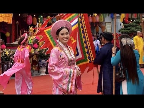 I Found an Incredible🇻🇳 Street Food Market Inside This Sacred Festival!