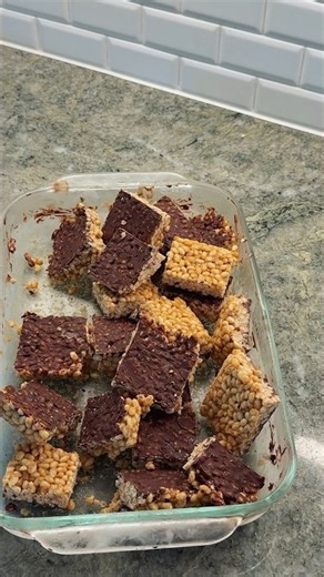 my most requested recipe!! healthy peanut butter Rice Krispies!! #healthydessert #simplerecipe
