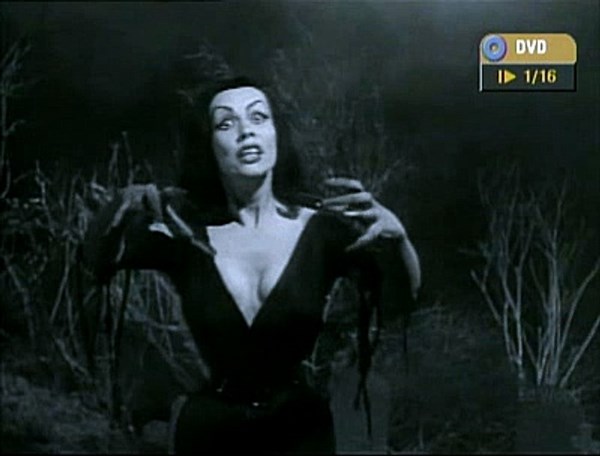 Vampira Scenes – Plan 9 from Outer Space (1959) | Vintage Horror Classic