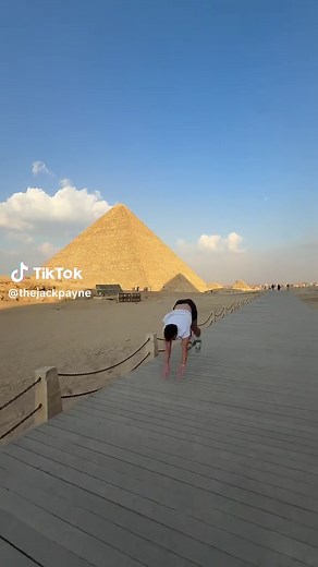 👽🔺
