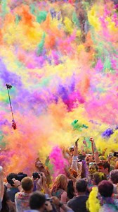 Experiencing the Holi color festival