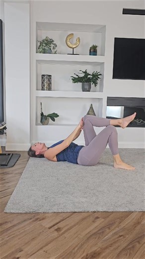 9.8K views · 182 reactions | Pelvis or Hips out of Balance? This simple exercise helps you realign and ease pressure off your lower back. You might even find that what seemed like a leg length difference starts to even out once your Pelvis is sitting right again. #MobilityAndBalance #SeniorFitness #FitnessOver40 #beginnerworkout | The Fitness Lady | Facebook