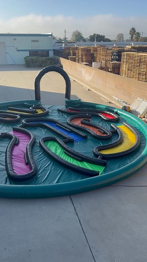 9 hole mini golf course | Albert Chavarin