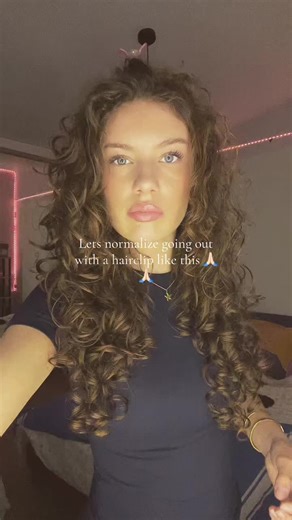 Embracing the Hair Clip Trend for Curly Hair