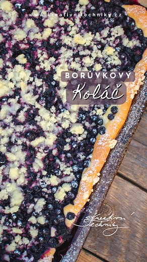 DIY Návody a Domácí Recepty | KreativniTechniky.cz on Instagram: "Recept💜na nejlepší borůvkový koláč naší babičky Výborný kynutý koláč s drobenkou a borůvkami. Také milujete kynuté koláče? S jakým ovocem je máte nejraději?😍 Suroviny: • 200 ml vlažného mléka • 20 g droždí • 300 g hl. mouky • 2 lžíce cukru • 2 žloutky • 30 g másla • špetka soli • cca 750 g zralých borůvek (nebo jiného ovoce) 👉🏻Nejprve připravíme kvásek Promícháme droždí, lžíci cukru, lžíci mouky, trochu vlažného mléka a nechám