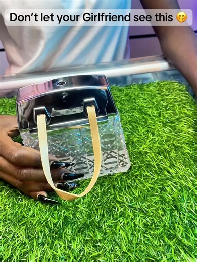 💎 L’airè Crystal Bag Humidifier 💎 Soft air. Luxury energy. Designed for women who love aesthetic living, this crystal-bag humidifier adds calm, moisture, and elegance to any space. Compact, stylish, and effortlessly chic—perfect for your bedroom, workspace, or self-care moments. Because a baddie’s space should always match her energy ✨ Order now. 💅💎