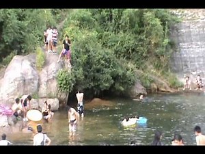 （キャンプ場）川で遊泳中の事故 - 岩場から落下・転落