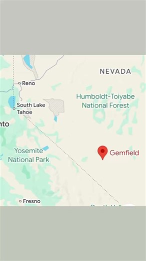 Rockhound roadtrip! With lots of material to hunt at only $1 per pound, this place is a hoot! Gemfield Nevada stands out thanks to its spectacular mineral diversity within a small area. Discover deposits of turquoise, obsidian, agates, jasper, crystal, lithium, borax, gold, silver, and a stunning 6 types of chalcedony all in one place. Situated a quick 4 miles from Goldfield and about 3 hours from Las Vegas, this pay-to-dig rockhounding site lies within Esmeralda County. Though there are so many