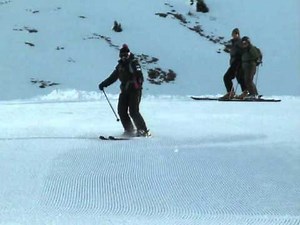 Pivot on the line to skidded short turns (snow)