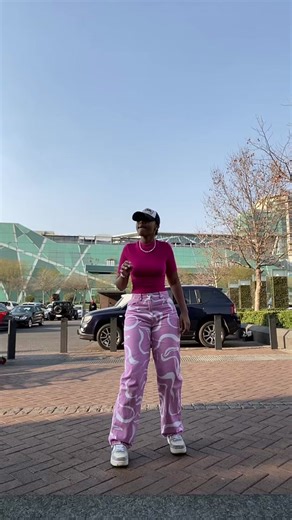 Dc: @Khanya Hlubi ngl he ate this dance up🤣🧎🏽‍♀️