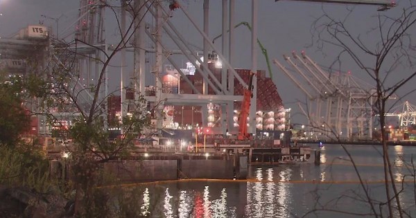 Clean up efforts continue at Port of Long Beach after cargo containers fell into water