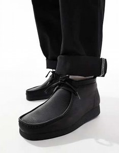 Clarks Wallabes leather EVO BT in black | ASOS