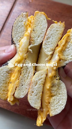 Simple Cheese and Egg Bagel Breakfast Recipe