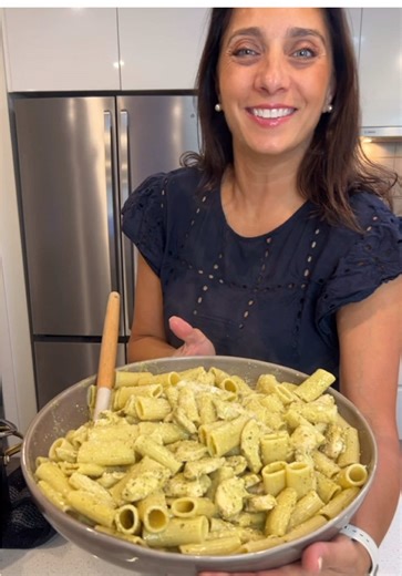 This 5 ingredient Chicken pesto pasta is one of those easy meals that comes together so quickly and the family loves it. Simple, fresh and perfect for busy weeknights when you need something comforting on the table fast. Save this one for later. 1 pack of pasta penne/ rigatoni 2 large chicken breast Salt and pepper 3 heaped tbs of basil pesto 150ml full cream 1/2 cup grated pecorino or parmesan cheese - Boil pasta of choice as per pack instructions in salted boiling water. - Slice chicken breast
