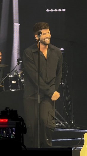 Alborán Concerts on Instagram: "¡Viviendo momentazos épicos en los conciertos de @pabloalboran! 🎶 La magia de "Tabú" nos transportó a otro nivel, contagiándonos de su energía vibrante. 🕺 En un instante inolvidable, Pablo hizo un gesto de tiro con arco 🏹, regalando sonrisas y momentos de euforia al afortunado público. ¡Sin duda alguna, es una experiencia única y especial que no te puedes perder! 🔥 PRÓXIMOS CONCIERTOS: • Miami, 9 de febrero | Kaseya Center • Irving, 14 de febrero | The Pavilio