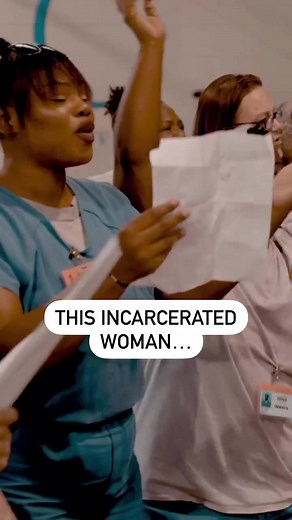 🙏🏼 In a female prison in Florida. This incarcerated woman came to our first church service at the prison. We shared the gospel with the women. She raised her hand to accept Christ 🙌🏽 We asked if any woman wanted to get baptized, she immediately came up and we were able to baptize her and so many other women! The grace of God is for ALL. In prison or out of prison. The cross of Jesus is not constrained by prison walls! Let’s celebrate our new sister in Christ!We are wanting to plant 10 more c