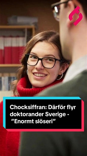En ny undersökning visar att 40 procent av alla doktorander lämnar Sverige inom tre år efter sin examen, vilket experter beskriver som ett ”enormt slöseri” med skattepengar och spetskompetens. Sverige är i hög grad beroende av internationella talanger; 70 procent av de som disputerar idag kommer från andra länder (inom AI är siffran hela 80 procent). De främsta orsakerna till flykten är byråkratiskt krångel hos Migrationsverket, svårigheter att få uppehållstillstånd, långa handläggningstider och