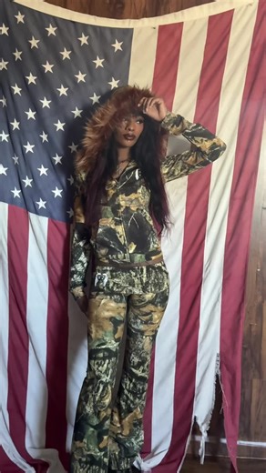 Jayla in Camo Gun Angel Low rise Yoga Set | yoga girl