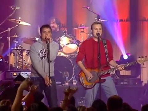 🎶👥 ¡No te pierdas el increíble encuentro musical entre Dani Martín y Hombres G en el concierto Básico 40 Principales! 🤘🏼🎤 Disfruta de su espectacular interpretación de "¿Qué te he hecho yo?" en una noche llena de energía y buena música 🎶🎸 ¡La combinación perfecta de dos grandes artistas españoles! #DaniMartin #HombresG #Básico40Principales #Concierto #MúsicaEnVivo #EncuentroMusical #EnergíaPositiva #GrandesArtistas #NocheInolvidable 🎶🎉 | HombresG.Net