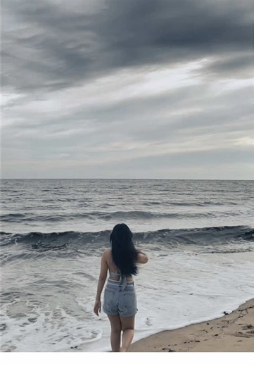 Exploring the Beach: A Relaxing Stroll by the Ocean