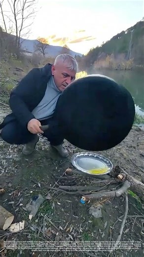 The Lid's Return: A Chef's Seamless Method for Flipping Fish in the Wok