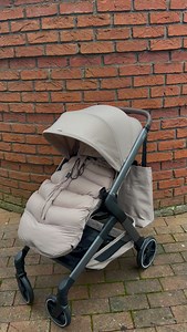 How do you attach the Joolz Puffer Footmuff? This super cosy footmuff from Joolz is perfect for growing legs, keeping them snuggly for much longer 🥰 Learn more on our website ✨ #joolz #hub2 #joolzaer #footmuff #footmuffs #winterbaby | Natural Baby Shower