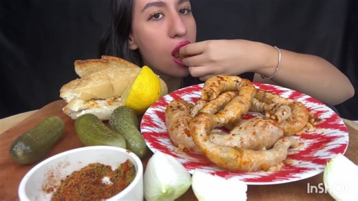 Türk ASMR Mukbang: İştahlı Yemek Yiyen Kadın