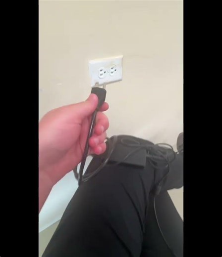 #memes #humor #youtube #ytshorts Tutorial on how to connect a cable 👍