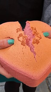 649K views · 2.4K reactions | BOUNCY cheesecakes make our hearts flutter! 殺 These are a true labor of LOVE  You can order jiggly cheesecakes nationwide from Keki Modern Cakes!! #FoodNetworkFinds | Food Network | Facebook