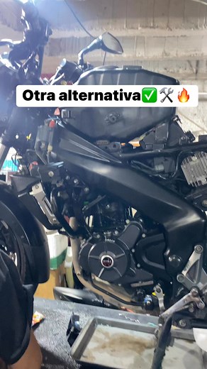 246K views · 2.9K reactions | El correcto accionamiento del ventilador es clave para un buen funcionamiento del motor ya que saca el exceso de temperatura del sistema, para monitorear este sistema solo necesitamos de un termómetro digital y debemos de ponerlo en el cilindro por el lado izquierdo de la moto✅ por el lado derecho nos dará una medida menor❌ | El lora | Facebook