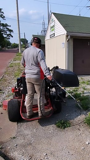 Homemade weed killer. Let's find out if it works! 14 gallons of water 1 gallon Vinegar 2 cups of dawn soap 1 lb Epsom salt | Spencer Lawn Care & Life