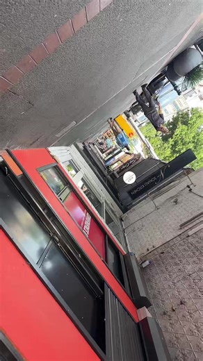 Lady's Hilarious Game Crash Reaction Goes Viral