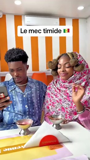 Le Mec Timide : Un Charme Mignon et Attirant