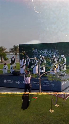 ✨When Glass Becomes Legacy✨ History was made in Al Khobar as Lulu unveiled a 3m x 3m glass art, transformed into a world-record timeless national masterpiece carrying the photo frame of HRH Crown Prince Mohammed bin Salman 🇸🇦👑. A proud moment where art, innovation, and national pride came together in one frame! 🌟 ⸻ ✨حين يتحول الزجاج إلى إرث خالد✨ صنعت لولو التاريخ في الخبر بكشفها عن عمل فني زجاجي بمساحة 3×3 متر تحول إلى تحفة وطنية خالدة حطمت الأرقام القياسية العالمية وهو يحمل صورة سمو ولي ال