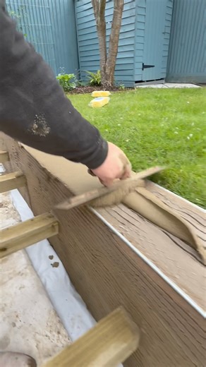 Here’s something satisfying for you all to watch. Laying on sand & cement onto of a garden wall.. #plastering #plasterers #builders #constructionlife #instreamadsfacebook #reelsviralfb #foryou #fypシ゚viralシ | Smooth1