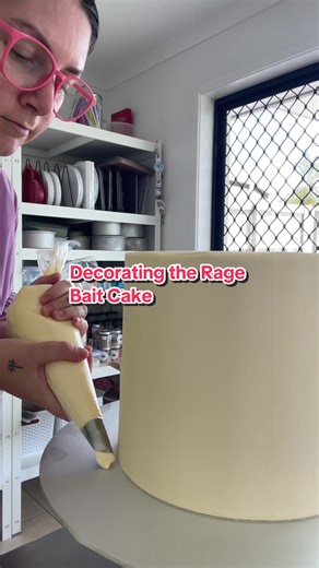 Cake Decorating Tips Before the Ceremony